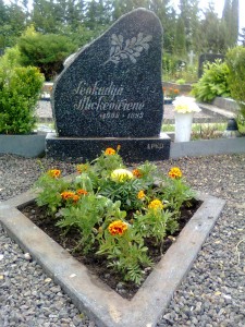 L.Mickevičienės kapas 2012 06 11